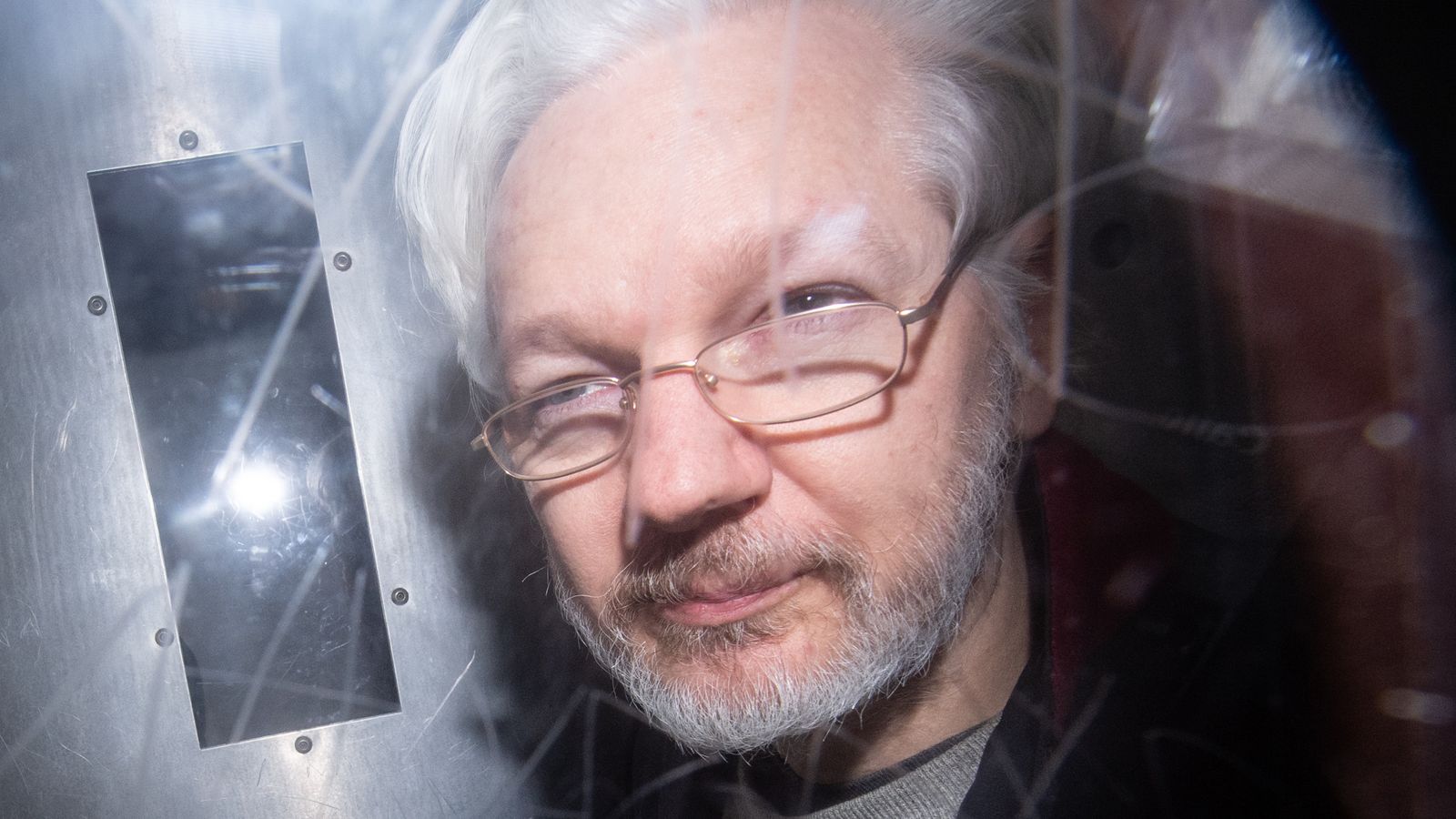 Cơn ác mộng đến với ông chủ WikiLeaks - Ảnh 1.