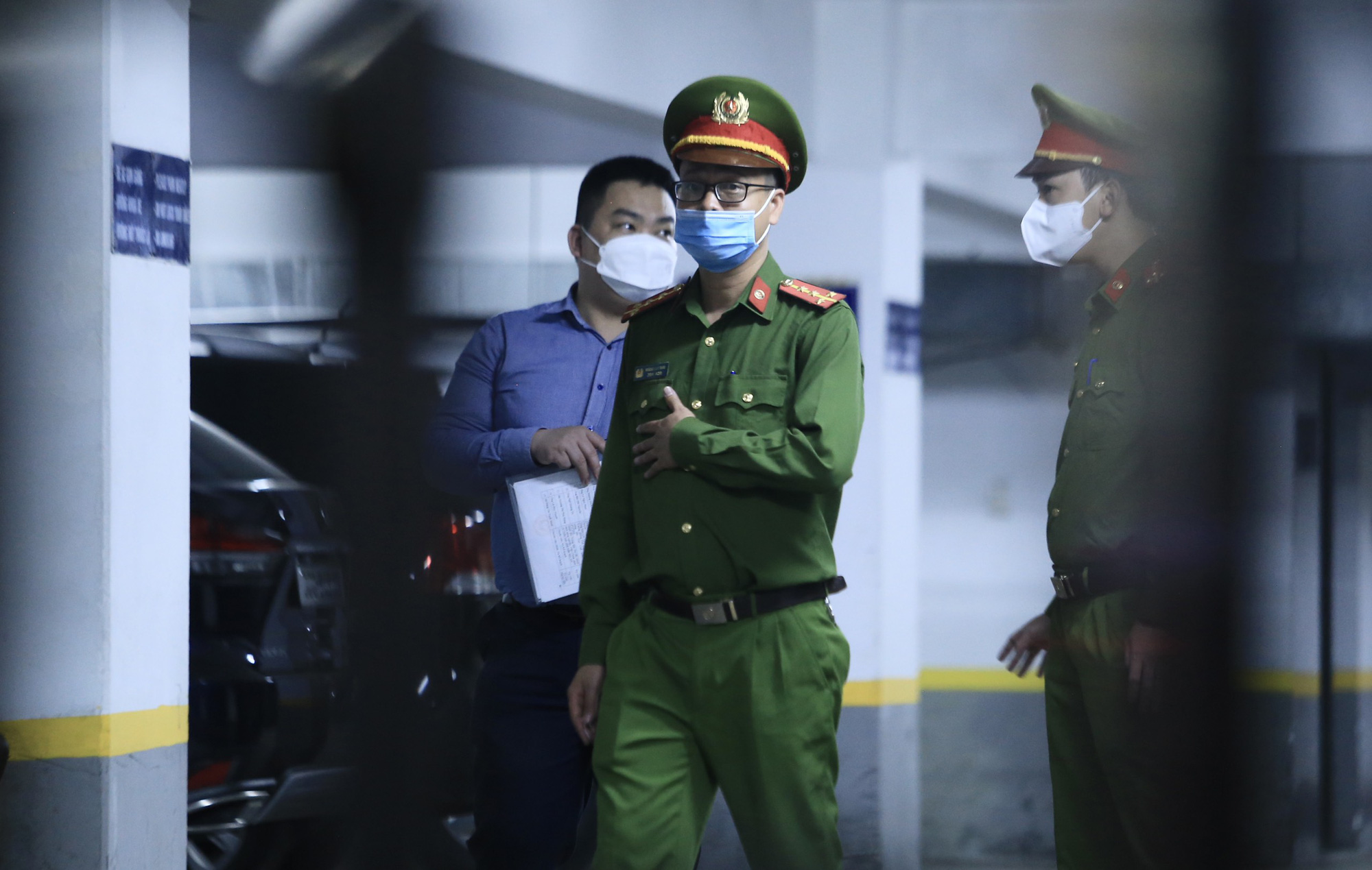 CLIP: Công an khám xét trụ sở Công ty Cổ phần Chứng khoán Trí Việt - Ảnh 2. CLIP: Công an khám xét trụ sở Công ty Cổ phần Chứng khoán Trí Việt - Ảnh 2.