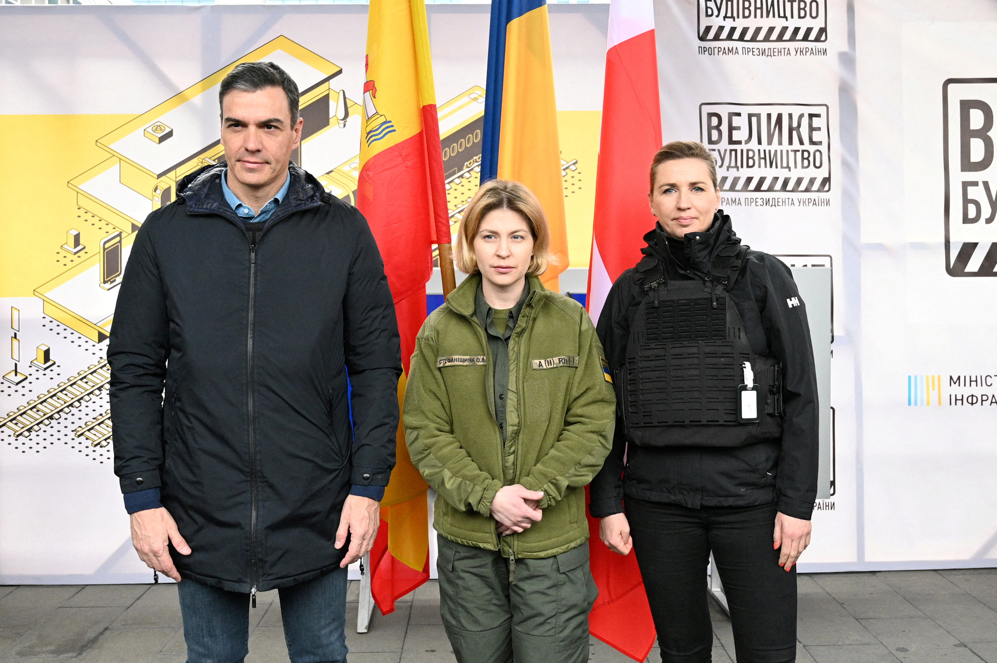 Thủ tướng Tây Ban Nha và Đan Mạch tới Ukraine - Ảnh 1.