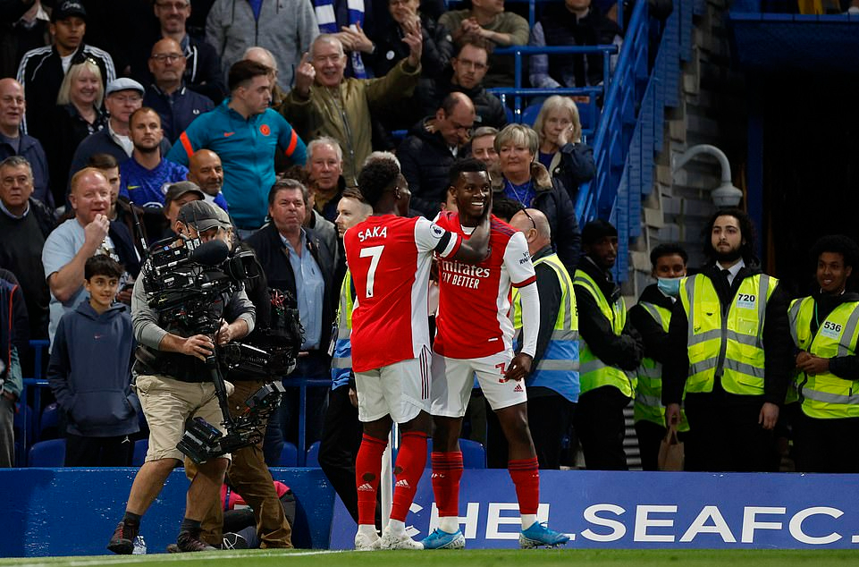 Man City trở lại ngôi đầu Ngoại hạng, Arsenal thắng vùi dập Chelsea - Ảnh 5.