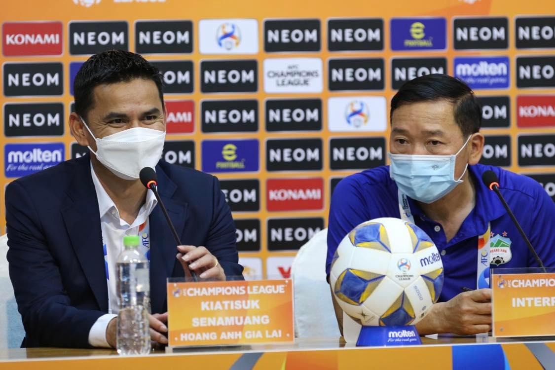 HLV trưởng CLB Jeonbuk khen ngợi tinh thần thi đấu của HAGL - Ảnh 3. HLV trưởng CLB Jeonbuk khen ngợi tinh thần thi đấu của HAGL - Ảnh 3.