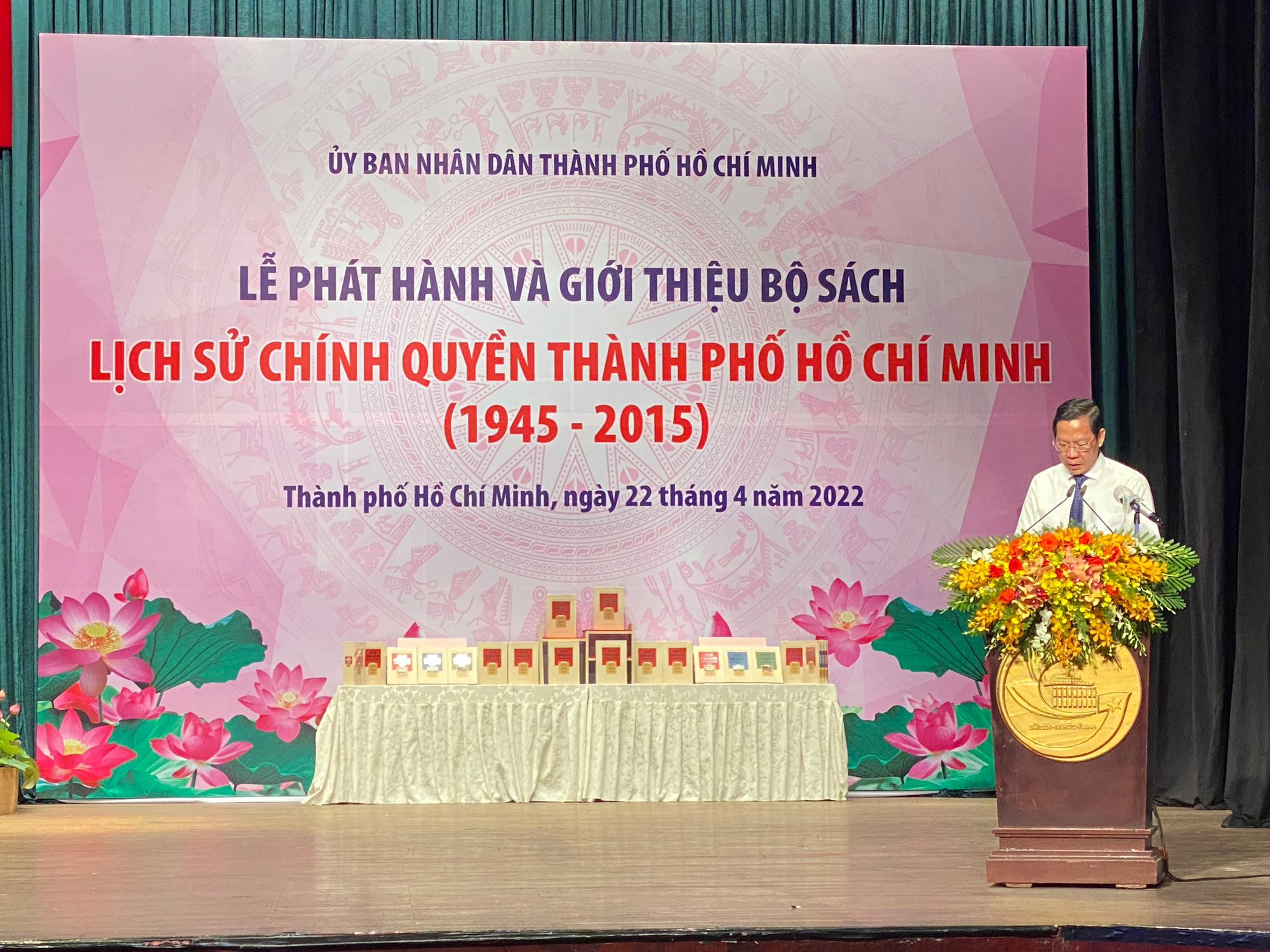 Phát hành bộ sách Lịch sử chính quyền TP Hồ Chí Minh 1945-2015 - Ảnh 1.