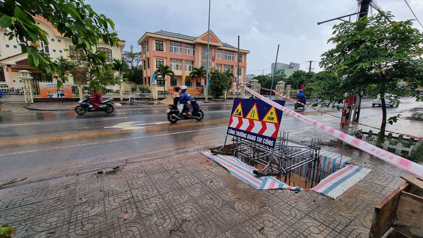 Cổng chào 850 triệu bị tuýt còi vì thi công lậu - Ảnh 1. Cổng chào 850 triệu bị tuýt còi vì thi công lậu - Ảnh 1.