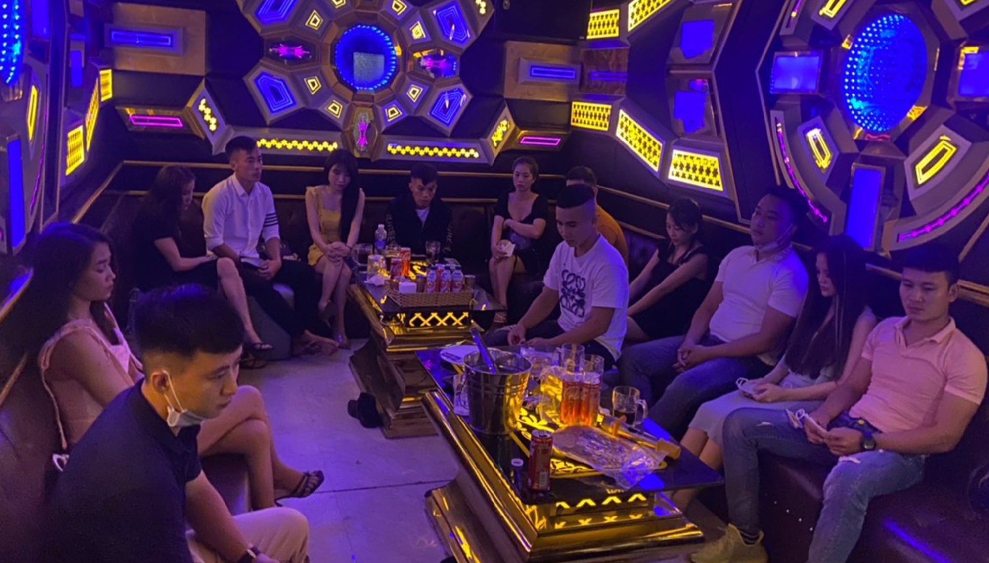 Để khách chơi ma túy, hàng loạt quán karaoke ở Quảng Nam bị sờ gáy - Ảnh 1.