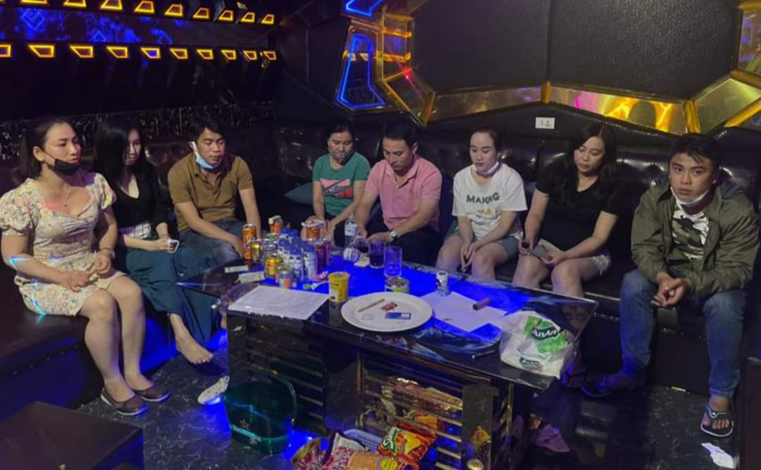 Để khách chơi ma túy, hàng loạt quán karaoke ở Quảng Nam bị sờ gáy - Ảnh 2.