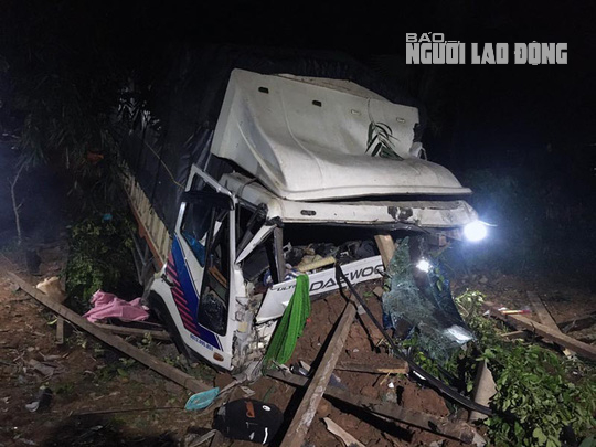 Tai nạn nghiêm trọng ở Quảng Bình làm 3 người chết, 3 người bị thương - Ảnh 1.