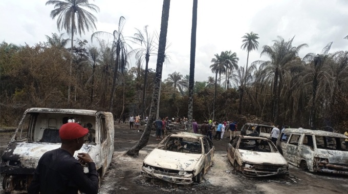 Nigeria: Nổ thảm khốc ở kho dầu trái phép, hơn 100 người chết - Ảnh 1.