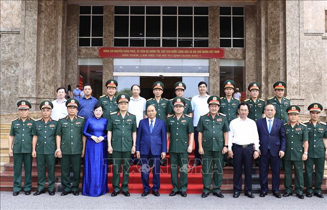 Những hình ảnh Chủ tịch nước Nguyễn Xuân Phúc thăm, làm việc tại Bộ Tư lệnh Quân khu 1 - Ảnh 4.