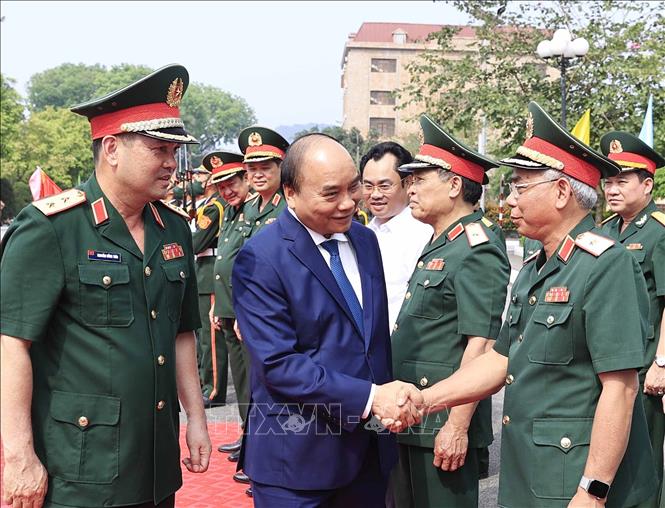 Những hình ảnh Chủ tịch nước Nguyễn Xuân Phúc thăm, làm việc tại Bộ Tư lệnh Quân khu 1 - Ảnh 3.
