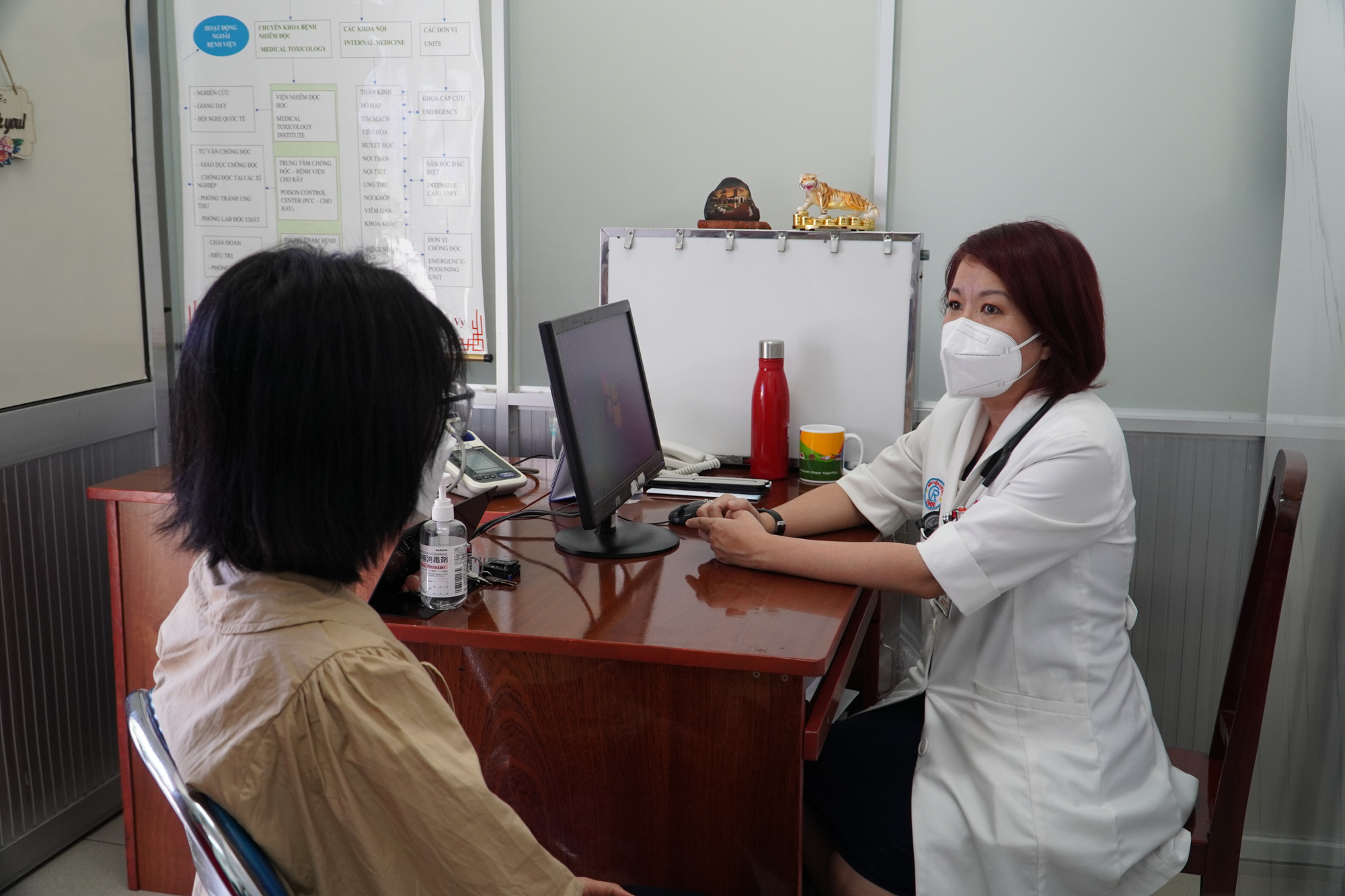 Tự ý đổi thuốc, một phụ nữ bị nhiễm độc nặng - Ảnh 1. Tự ý đổi thuốc, một phụ nữ bị nhiễm độc nặng - Ảnh 1.