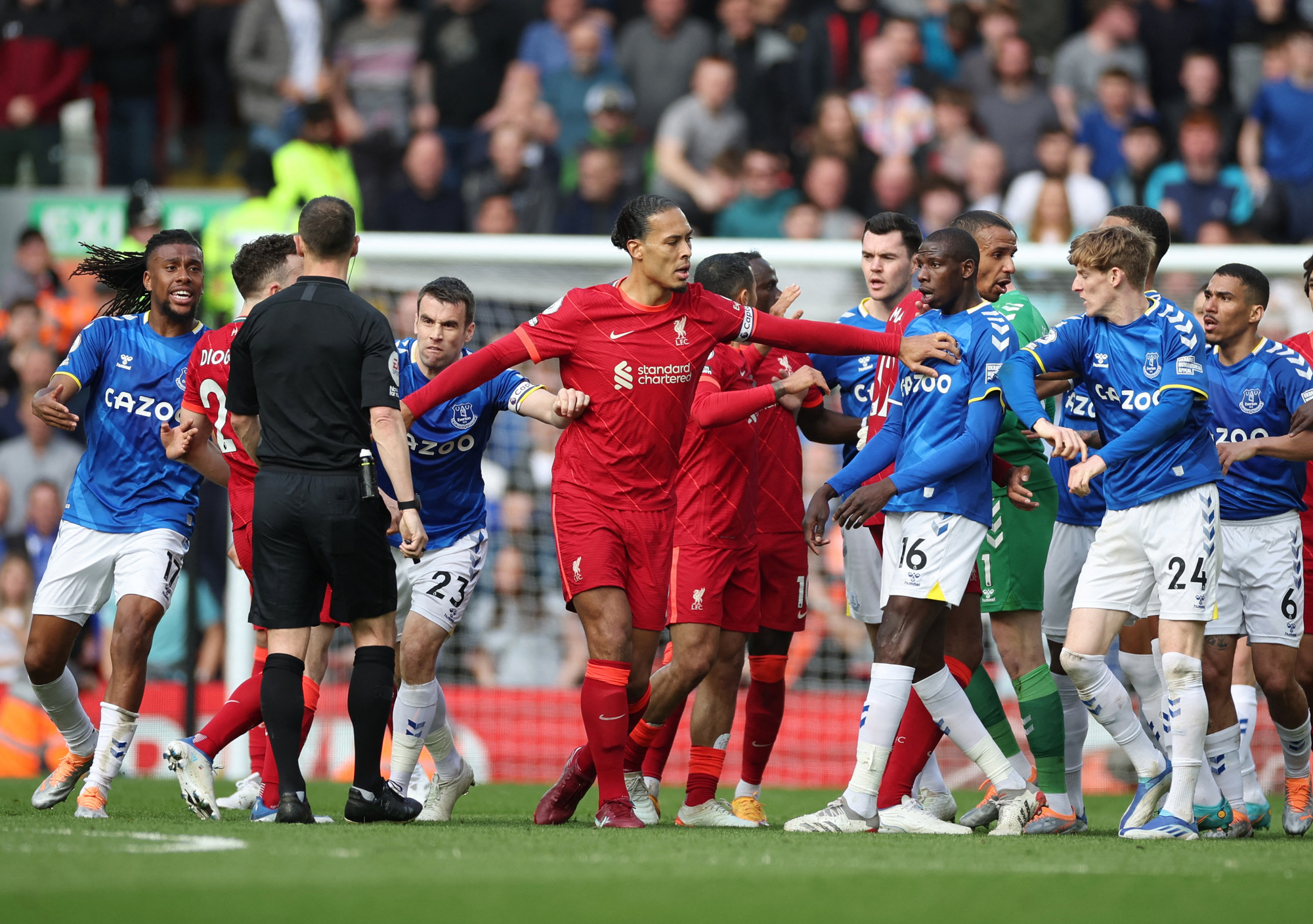 Thay người siêu đỉnh, Liverpool đẩy Everton sát bờ vực rớt hạng - Ảnh 3.