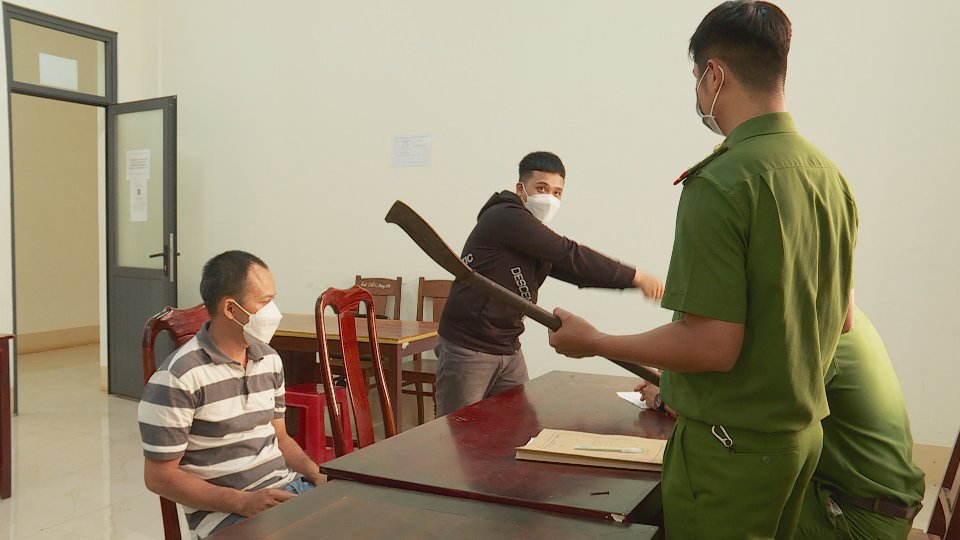 Vụ chém người tới tấp trong quán cà phê: Mâu thuẫn từ va chạm giao thông - Ảnh 2. Vụ chém người tới tấp trong quán cà phê: Mâu thuẫn từ va chạm giao thông - Ảnh 2.