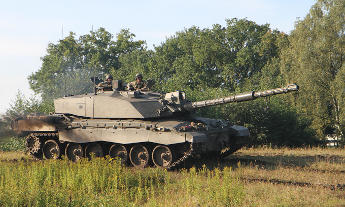 Ba Lan gửi xe tăng cho Ukraine, Nga cảnh báo nguy cơ “thế chiến thứ 3” - Ảnh 2.