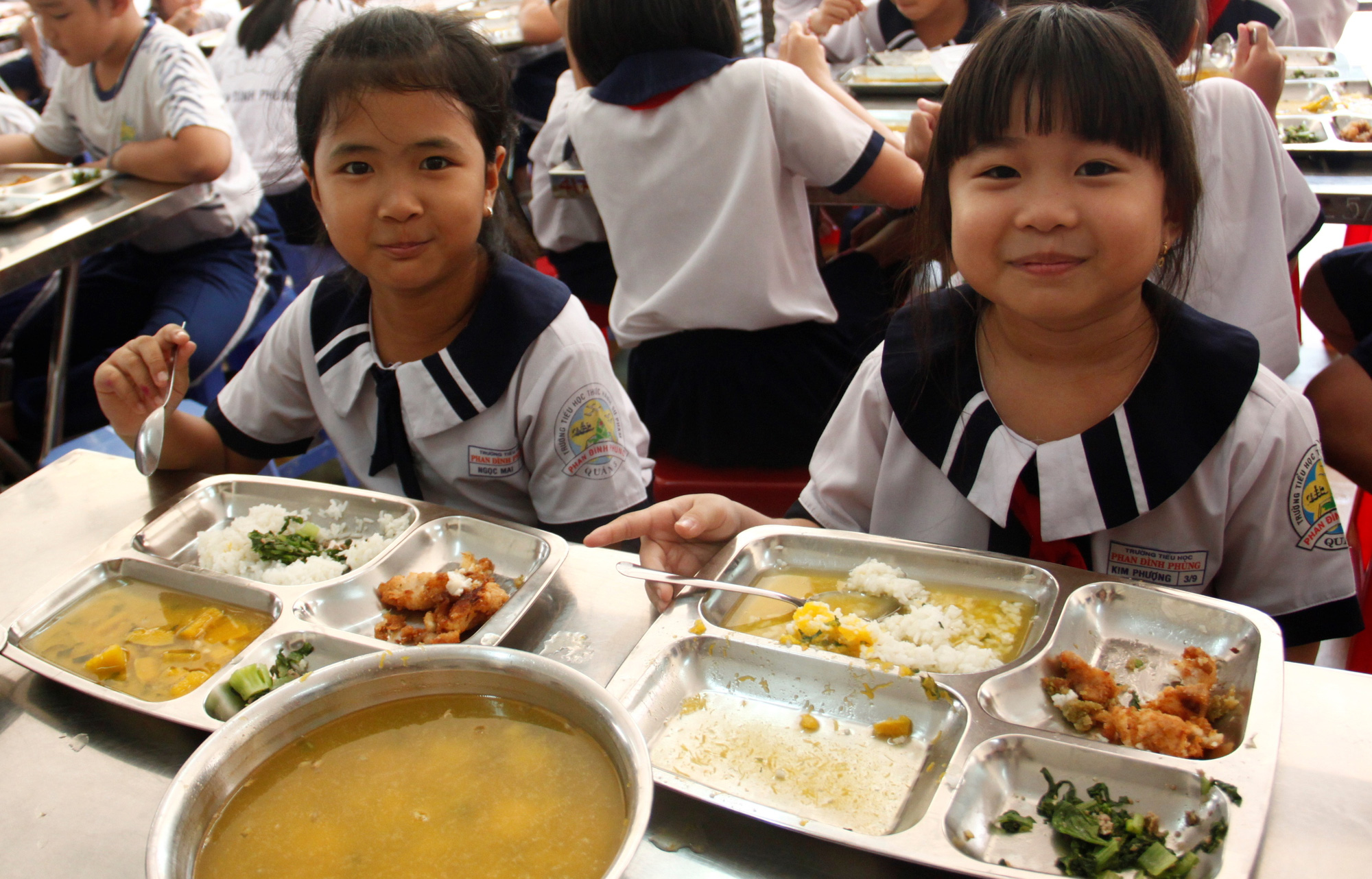 THỰC HIỆN MÔ HÌNH BỮA ĂN HỌC ĐƯỜNG CHO TRẺ MẪU GIÁO TẠI TRƯỜNG MẦM NON SƠN  CA THÀNH PHỐ TAM KỲ 