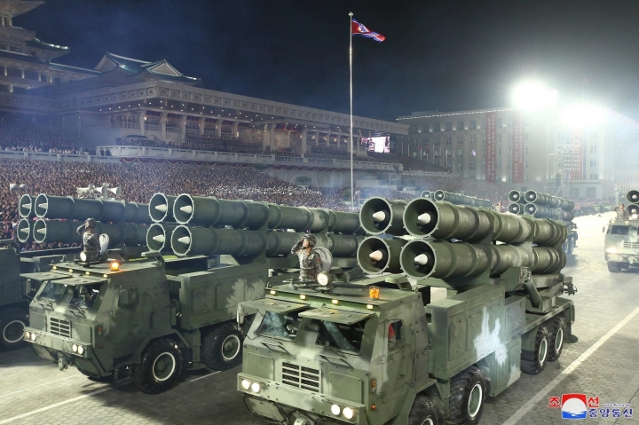 Vũ khí “khủng” lộ diện trong đêm ở Triều Tiên - Ảnh 6.