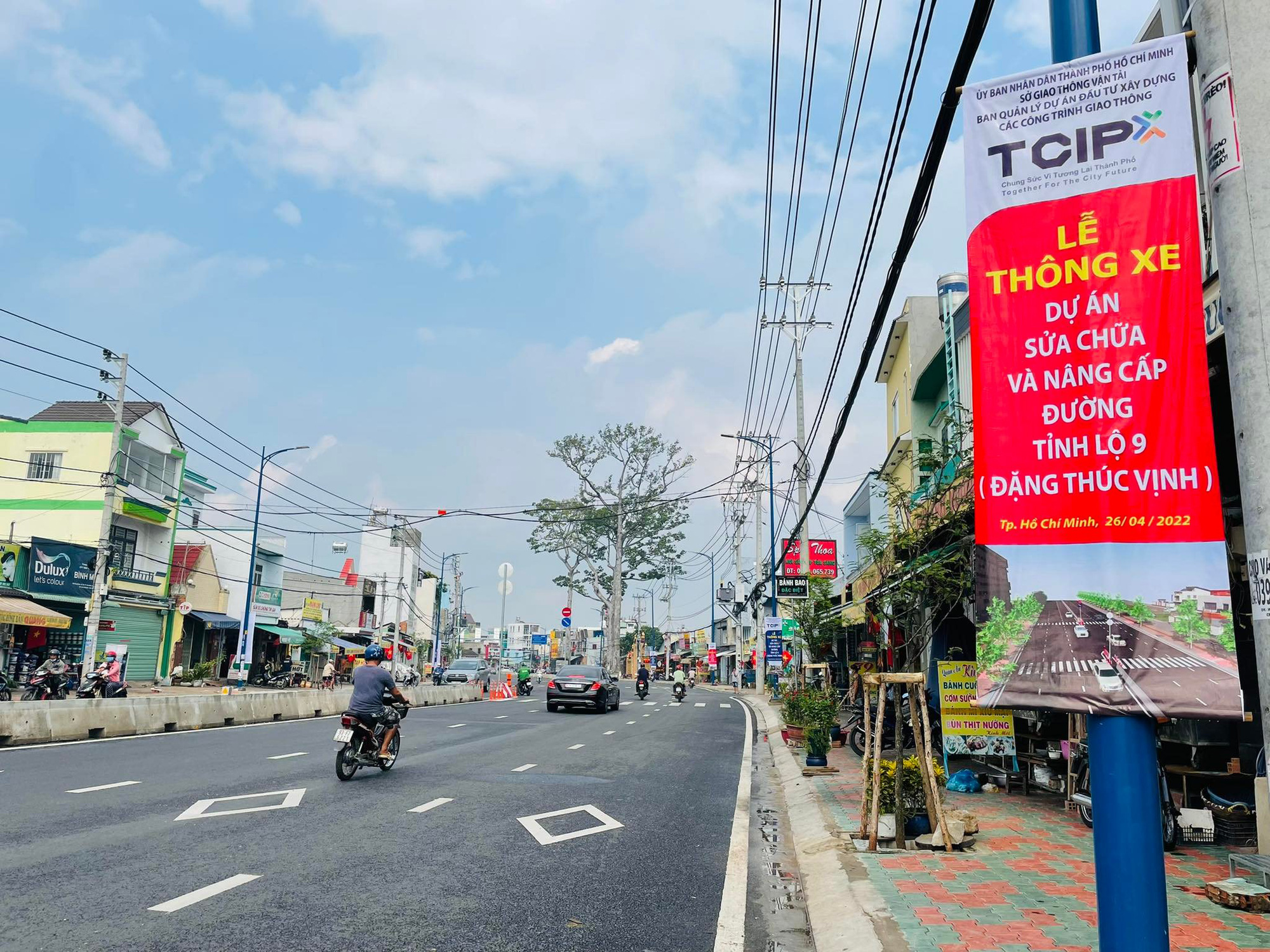 Đến đường Đặng Thúc Vịnh, ông Võ Văn Hoan cảm ơn người dân nhường mặt bằng - Ảnh 3. Đến đường Đặng Thúc Vịnh, ông Võ Văn Hoan cảm ơn người dân nhường mặt bằng - Ảnh 3.