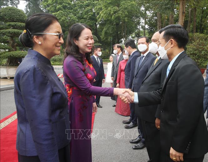 Phó Chủ tịch nước Võ Thị Ánh Xuân đón, hội đàm với Phó Chủ tịch nước Lào Pany Yathotou - Ảnh 5.