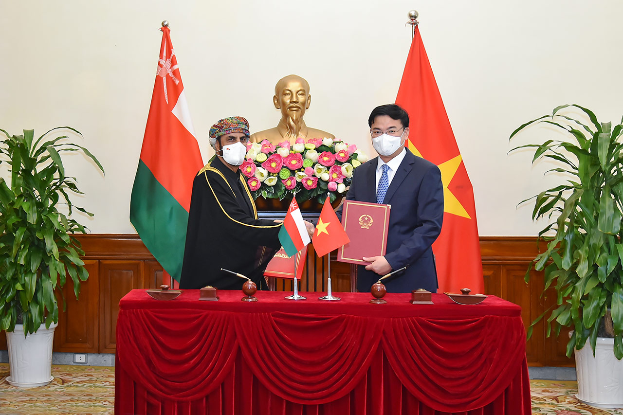 Việt Nam và Ô-man miễn thị thực cho người mang hộ chiếu đặc biệt - Ảnh 1. Việt Nam và Ô-man miễn thị thực cho người mang hộ chiếu đặc biệt - Ảnh 1.