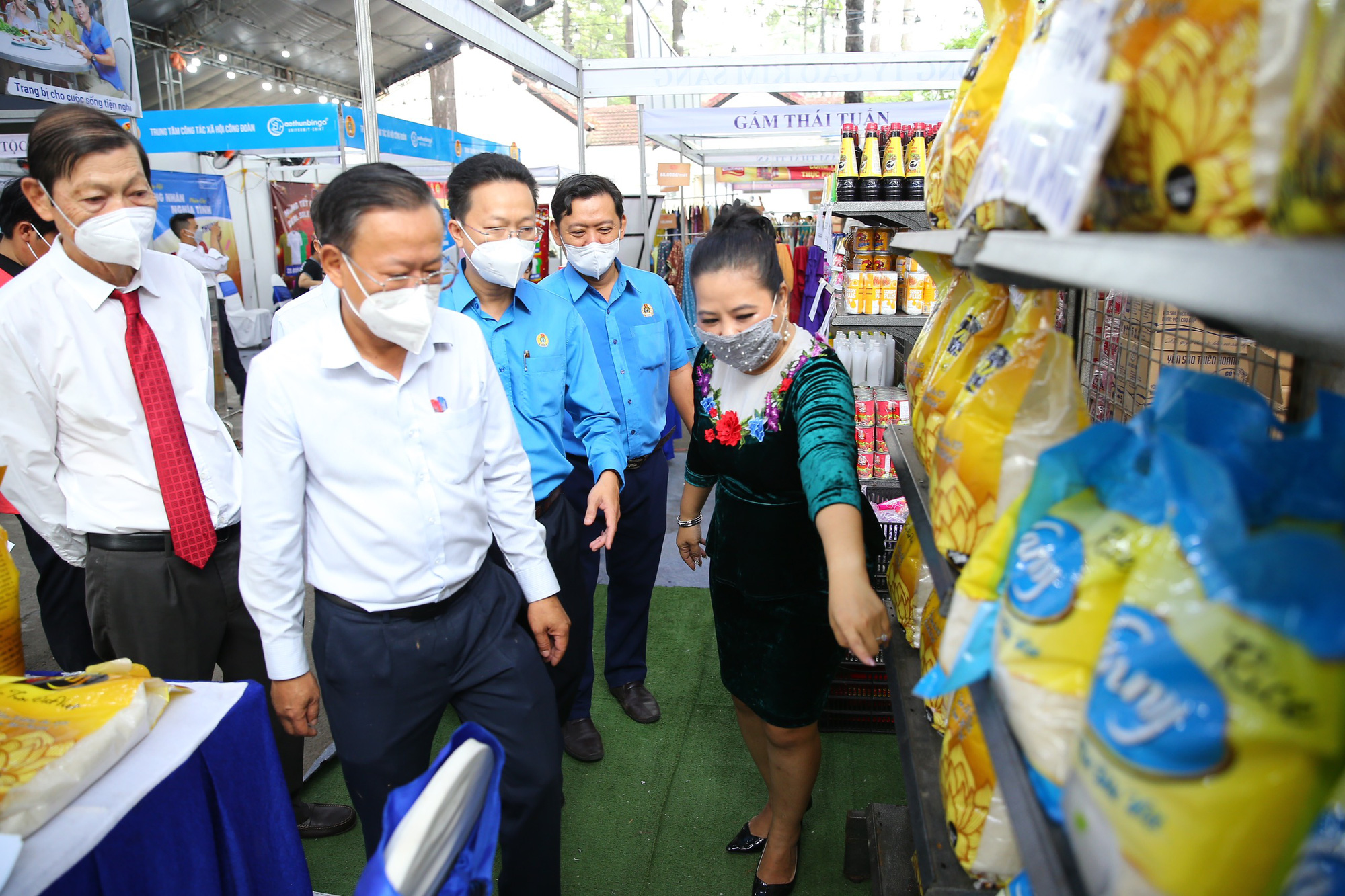 Tháng Công nhân 2022 tại TP HCM: Hăng hái thi đua, lao động, sản xuất - Ảnh 1.