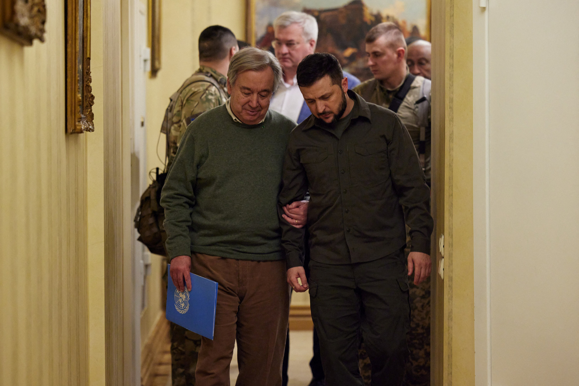 The Secretary-General of the United Nations came to Kiev in the midst of the heat - Photo 2.