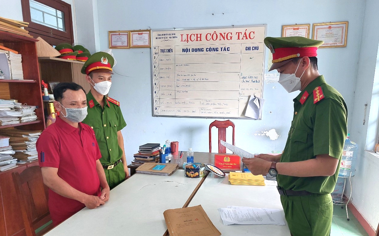 Bắt 2 đối tượng cò chuyên lừa đảo bán đất huyện Hòa Vang, Đà Nẵng - Ảnh 2.