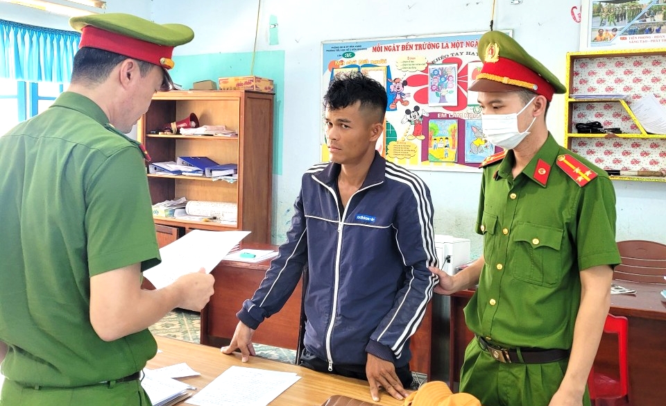 Bắt 2 đối tượng cò chuyên lừa đảo bán đất huyện Hòa Vang, Đà Nẵng - Ảnh 1. Bắt 2 đối tượng cò chuyên lừa đảo bán đất huyện Hòa Vang, Đà Nẵng - Ảnh 1.