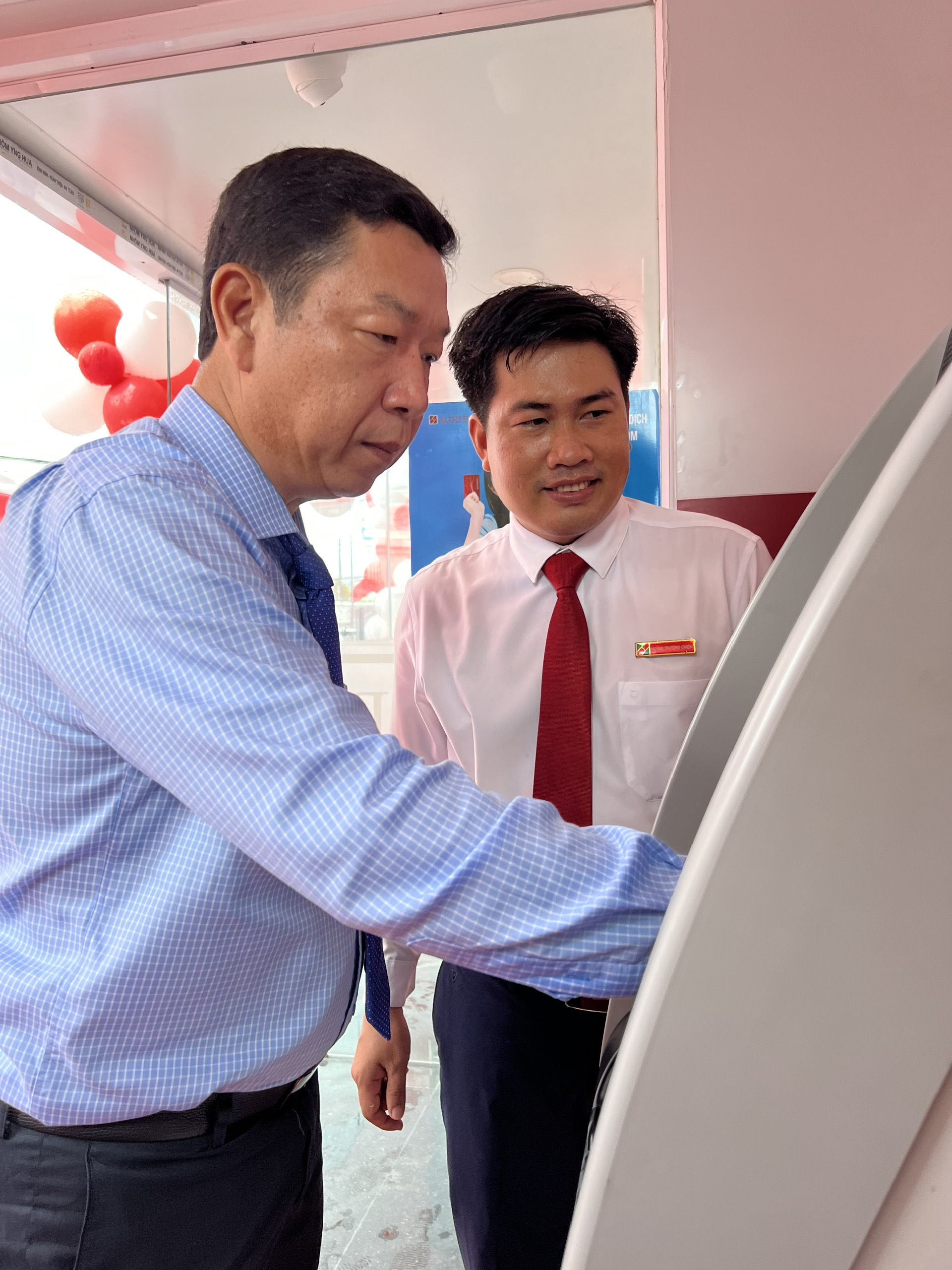 Agribank Kiên Giang II khai trương máy CDM tại huyện Châu Thành - Ảnh 5.