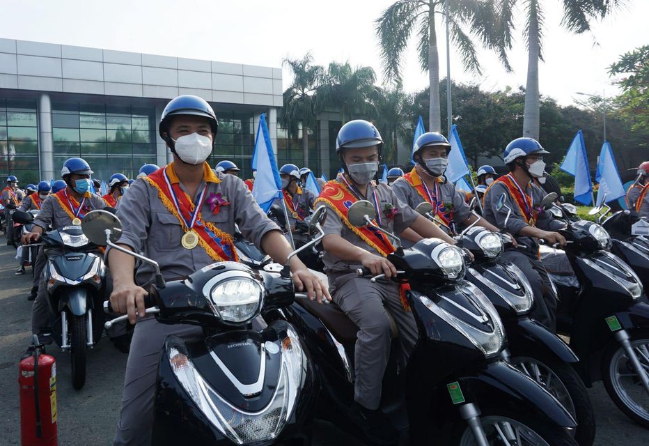 2 công ty tại tỉnh Tây Ninh tặng 200 xe máy cho công nhân ưu tú  Báo Người  lao động