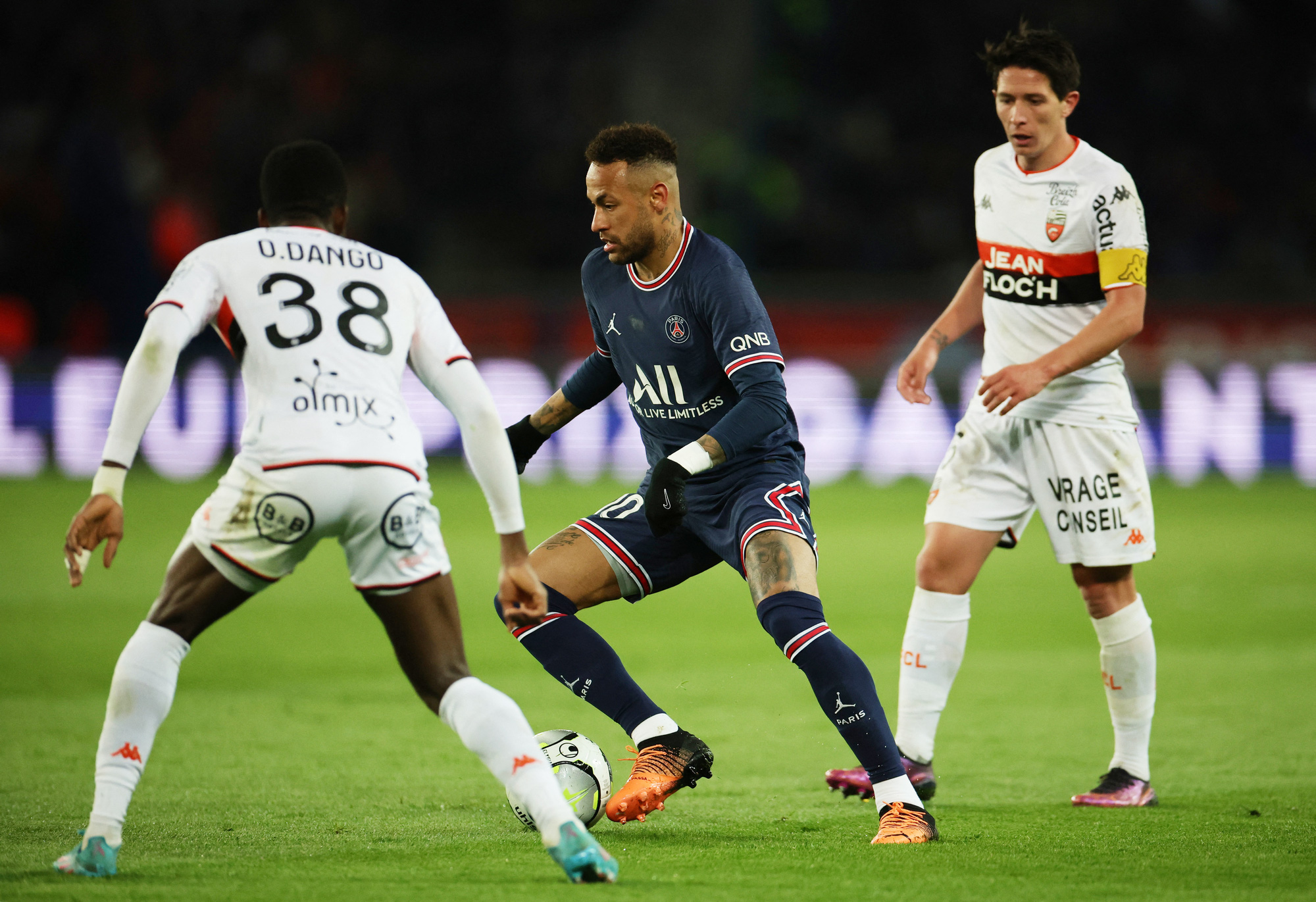Tam tấu Messi - Neymar - Mbappe lập công, PSG đè bẹp đối thủ trên sân nhà - Ảnh 2.