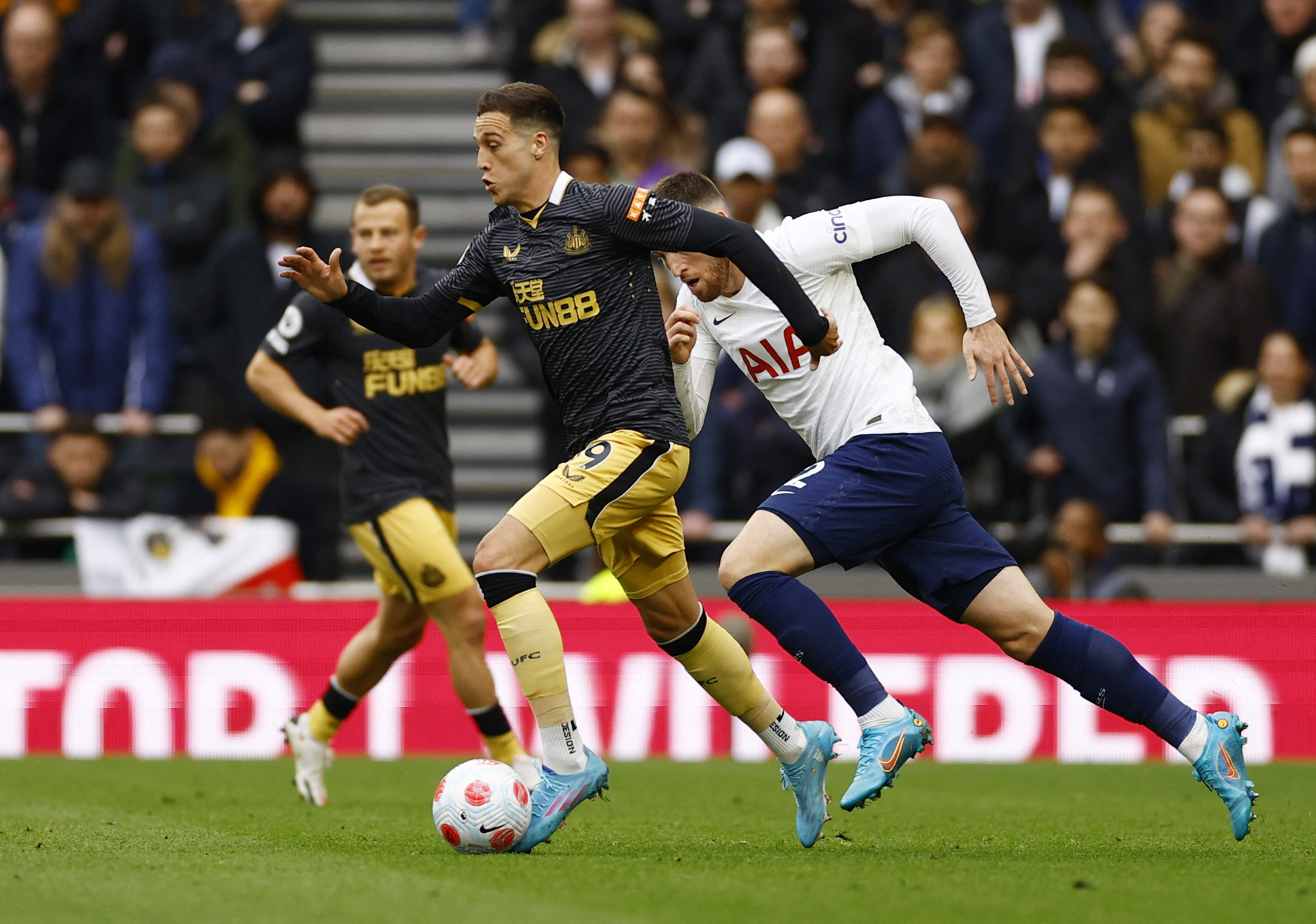 Son Heung-min tỏa sáng, Tottenham lần đầu vào Top 4 Ngoại hạng - Ảnh 2.