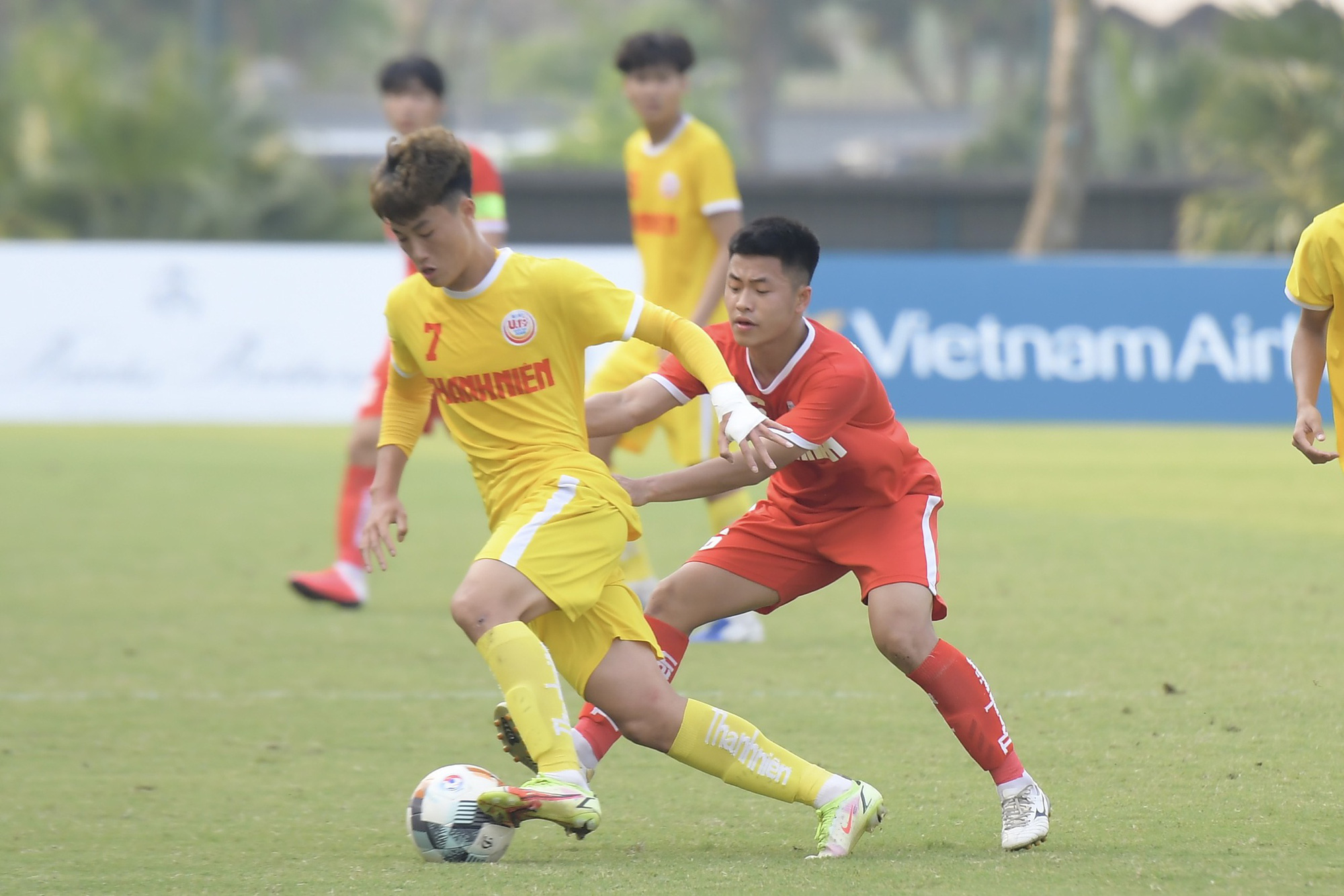 Ghi 2 bàn trong 1 phút, Hà Nội FC vô địch Giải U19 quốc gia 2022 - Ảnh 2.