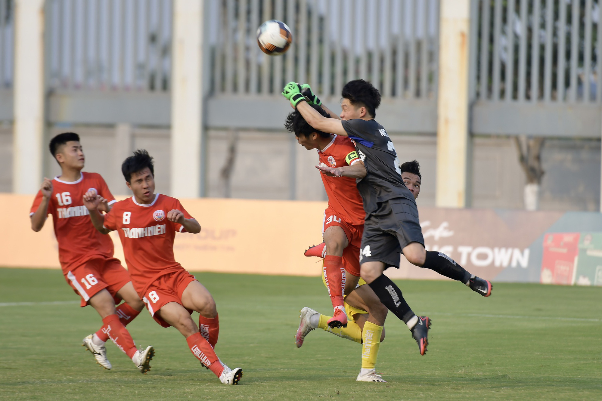Ghi 2 bàn trong 1 phút, Hà Nội FC vô địch Giải U19 quốc gia 2022 - Ảnh 1.