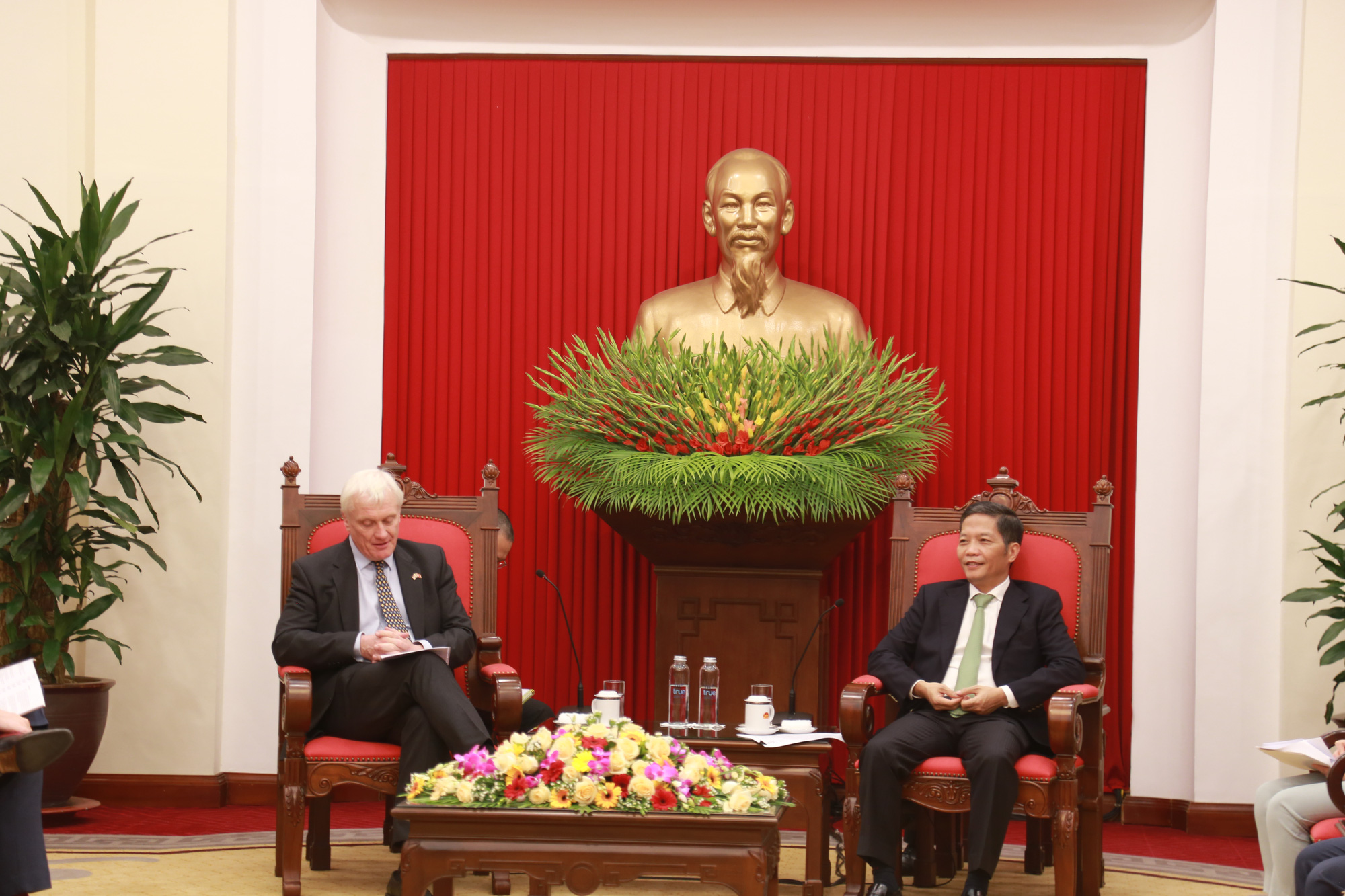 Hoạt động dày đặc của Đặc phái viên Thương mại Thủ tướng Anh tại Việt Nam - Ảnh 3.