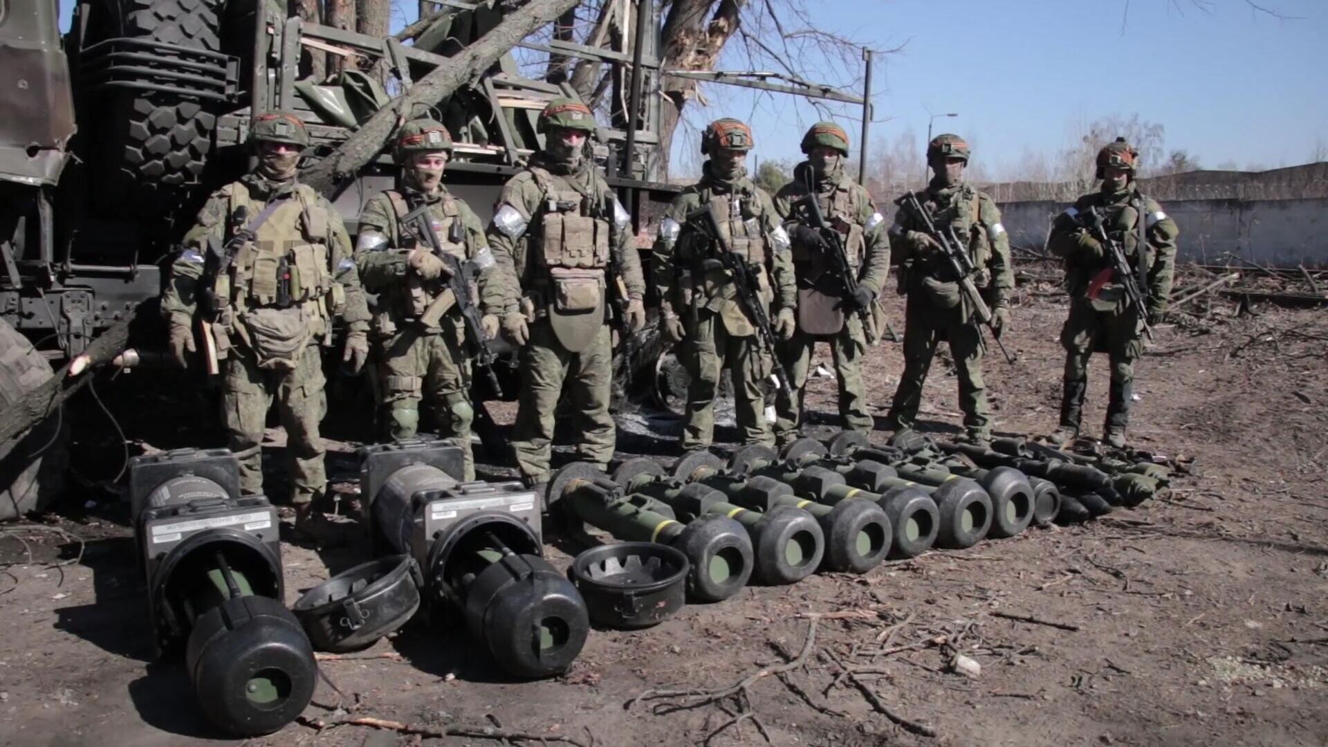 Russia fires missiles to destroy US and European arsenals in Ukraine - Photo 1.