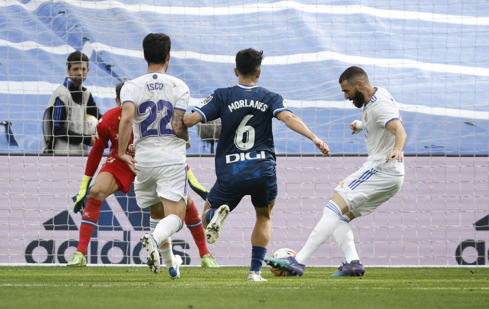 Thắng 4 sao Espanyol, Real Madrid đăng quang sớm La Liga - Ảnh 4.