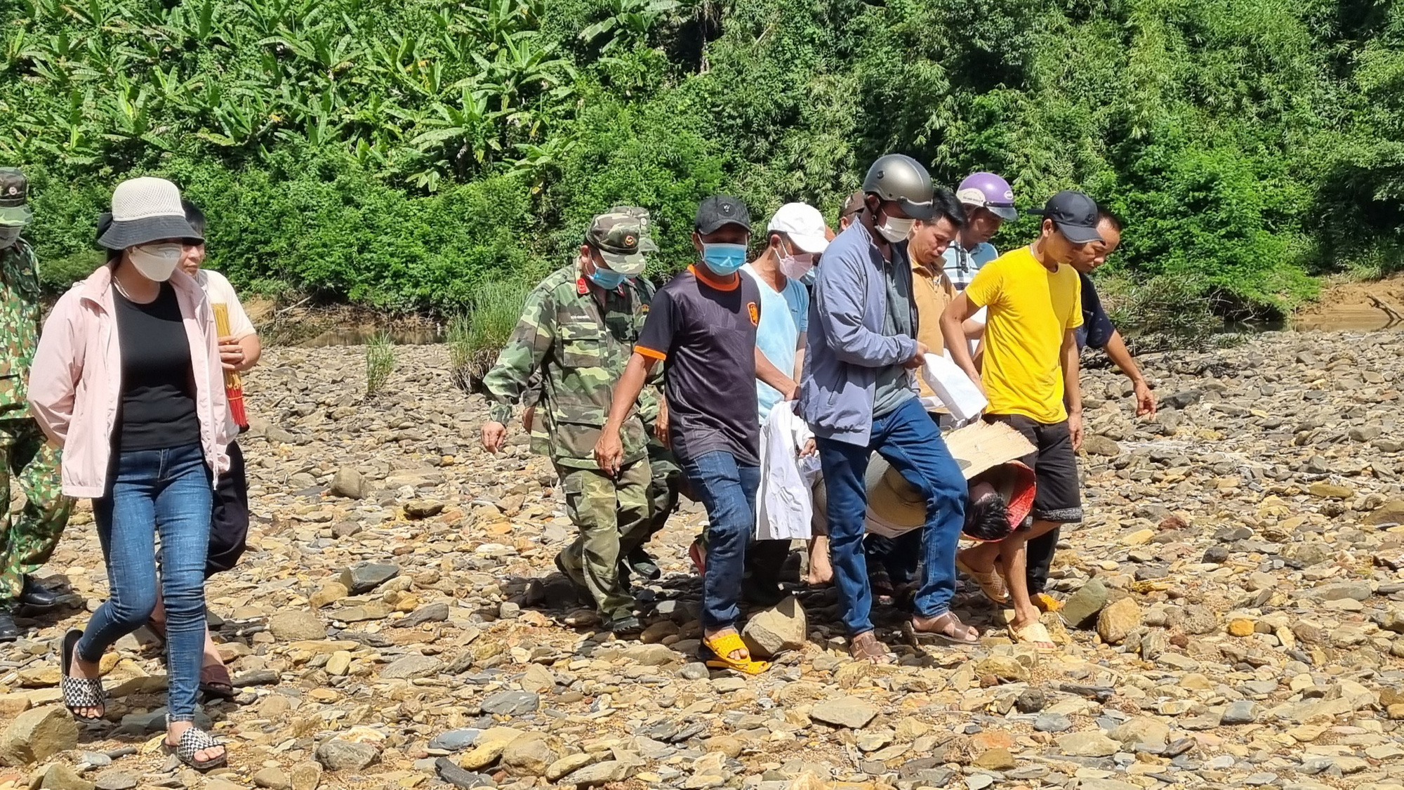 Tai nạn đau lòng ở Bình Phước, 4 học sinh lớp 11 cùng tử vong - Ảnh 1. Tai nạn đau lòng ở Bình Phước, 4 học sinh lớp 11 cùng tử vong - Ảnh 1.