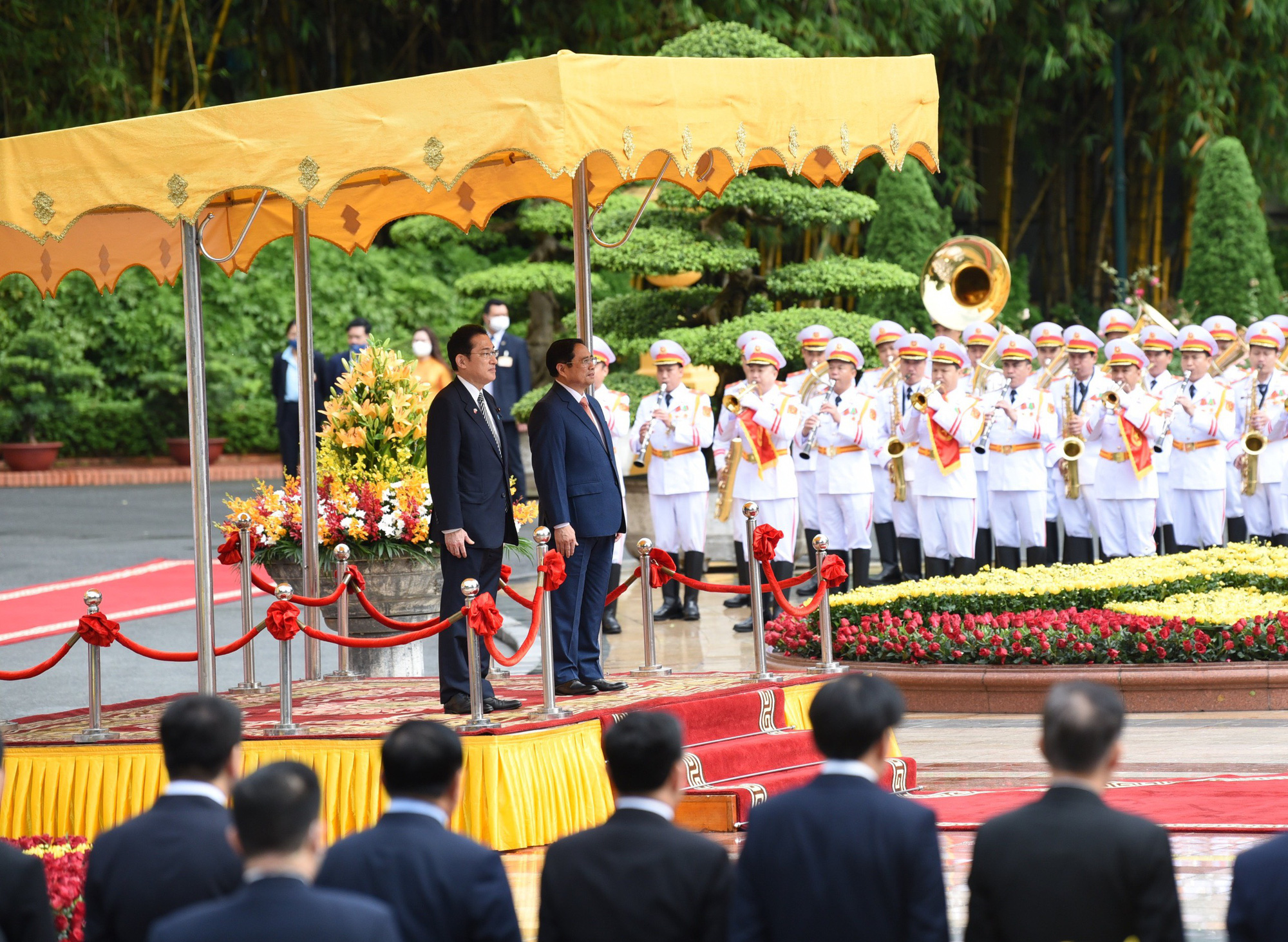 CLIP: Thủ tướng Phạm Minh Chính chủ trì lễ đón Thủ tướng Nhật Bản - Ảnh 4.