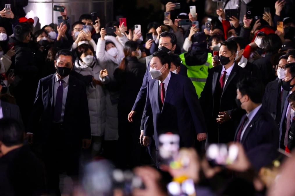 The new President of South Korea begins his term from the bunker at midnight - Photo 2.