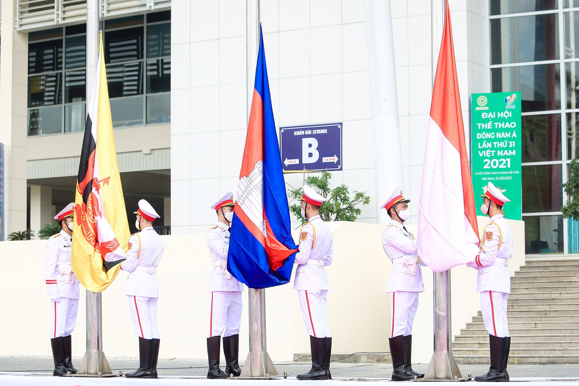 Quốc kỳ 11 quốc gia tung bay tại SEA Games 31 - Ảnh 15.