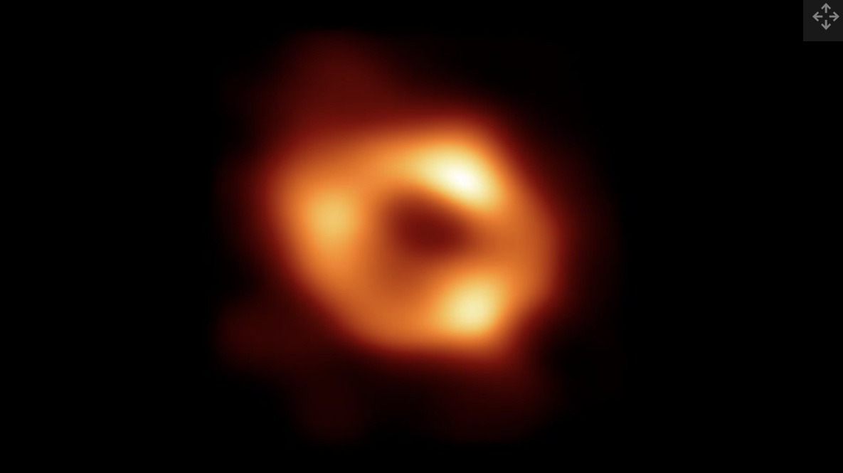 Lần đầu chụp được hố đen quái vật của Dải Ngân hà - Ảnh 1.