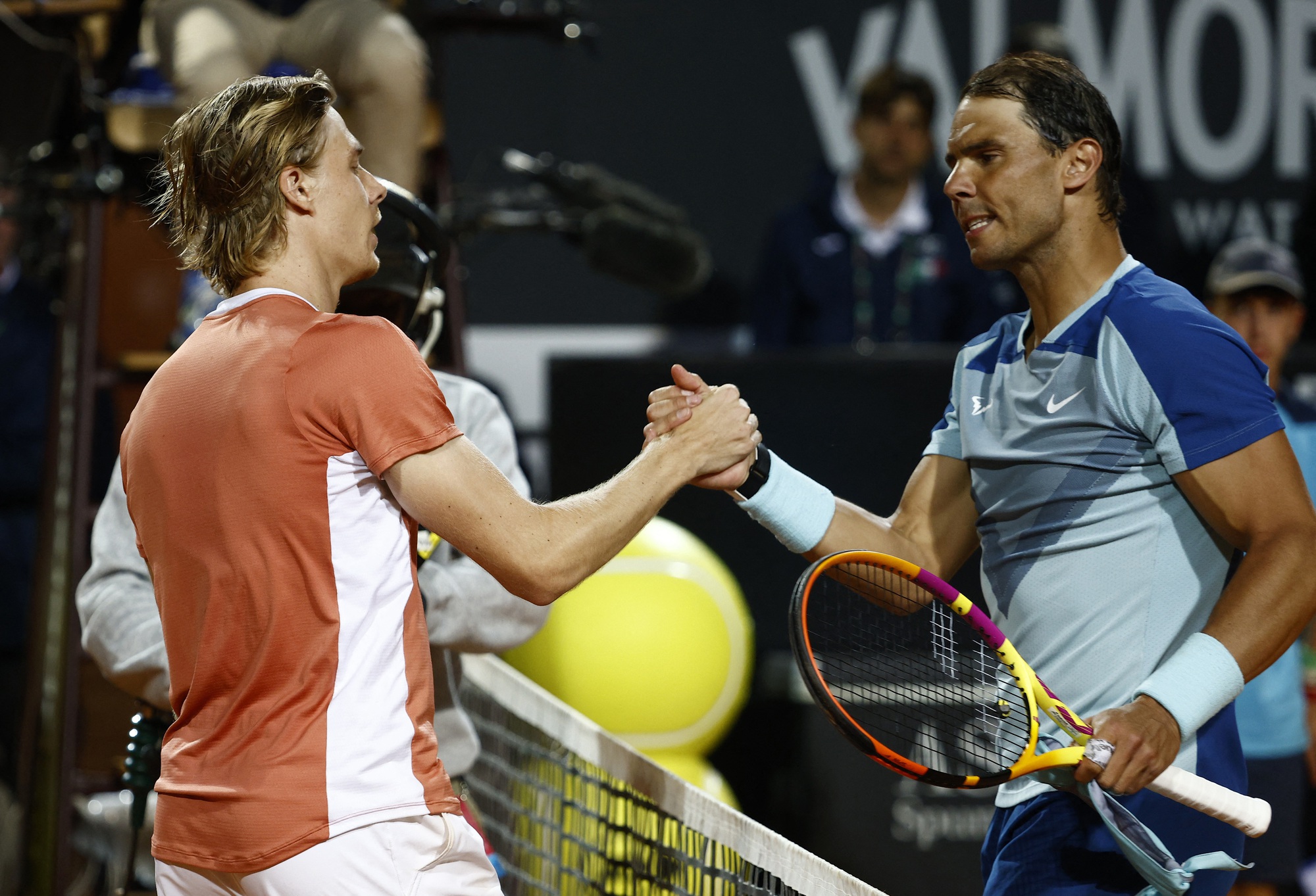Nadal tiếp tục thua trận, Djokovic dễ dàng vào tứ kết Rome Masters 2022 - Ảnh 1.