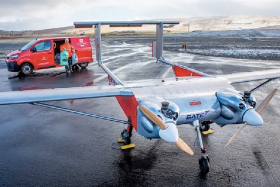 Transporting mail to remote areas by drone - Photo 1.