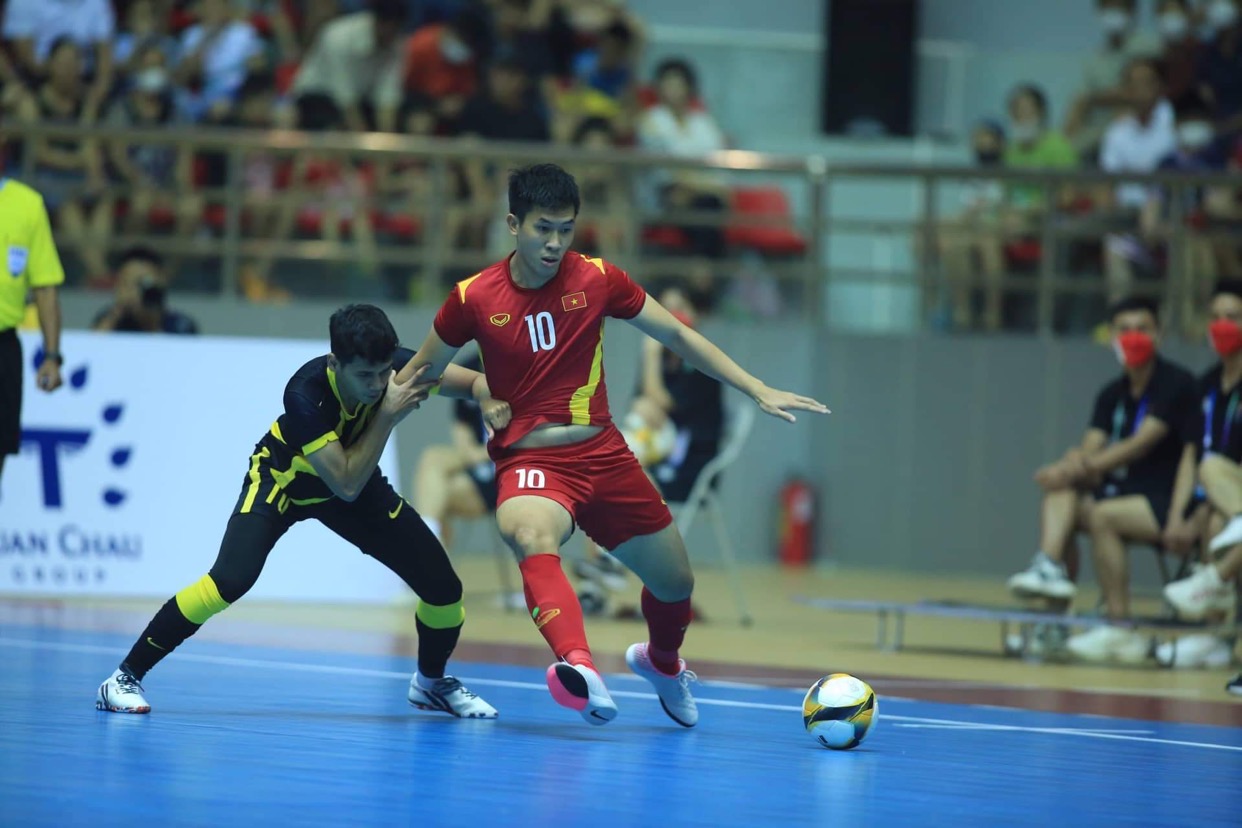 Thắng đậm Malaysia 7-1, tuyển Futsal Việt Nam dẫn đầu cuộc đua vô địch SEA Games 31 - Ảnh 1.