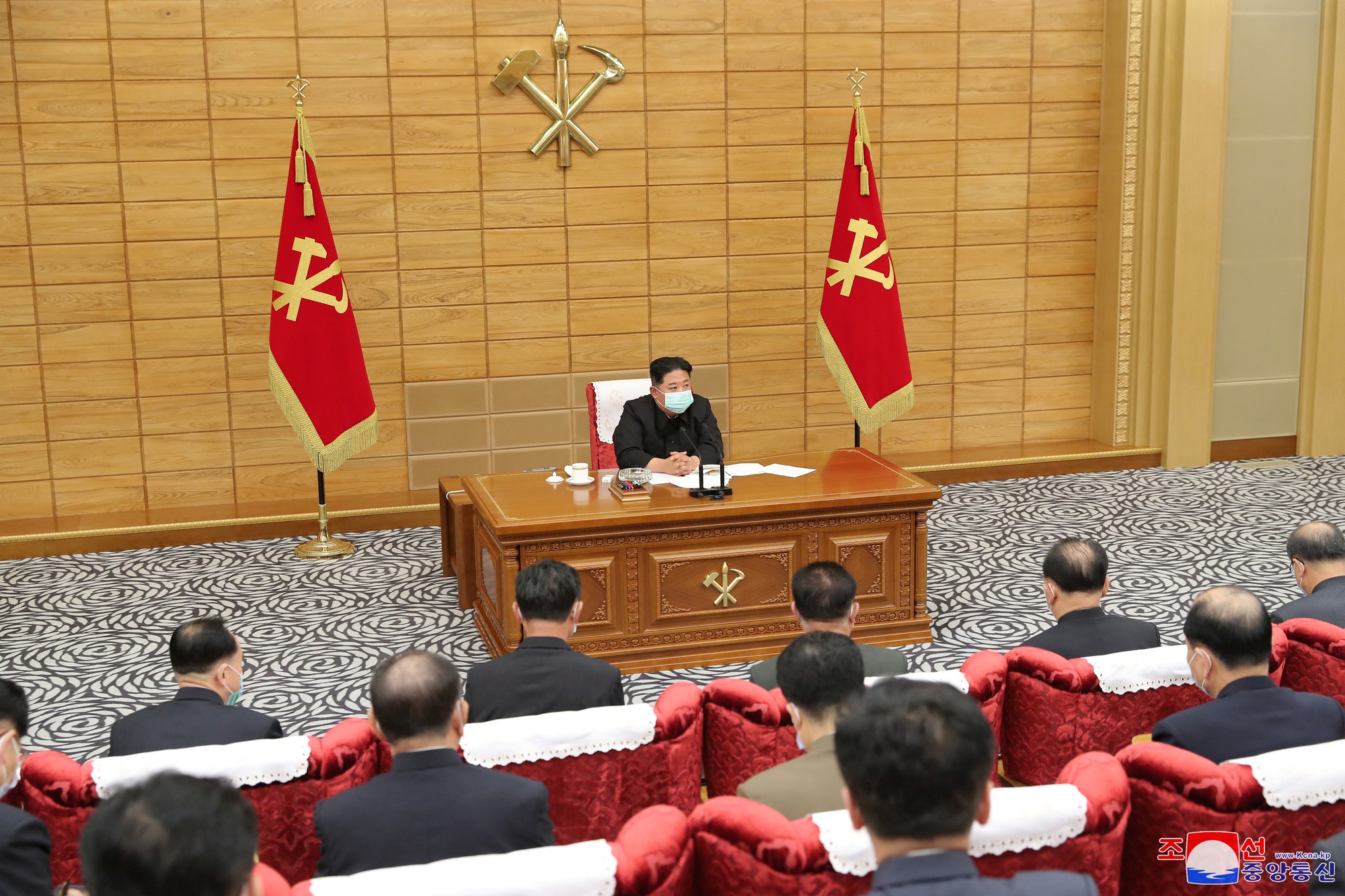 North Korea manages to deal with Covid-19, Shanghai reopens - Photo 1.