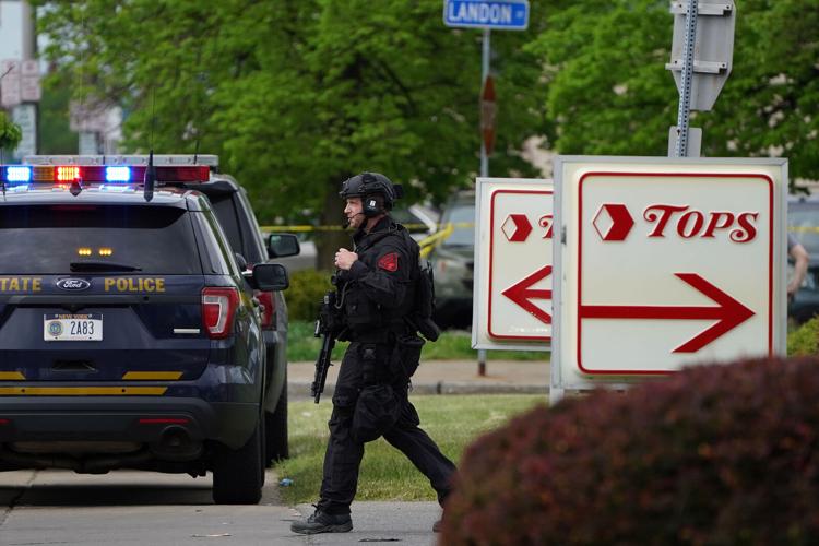 Shooting in a supermarket in New York, at least 10 people were killed - Photo 2.