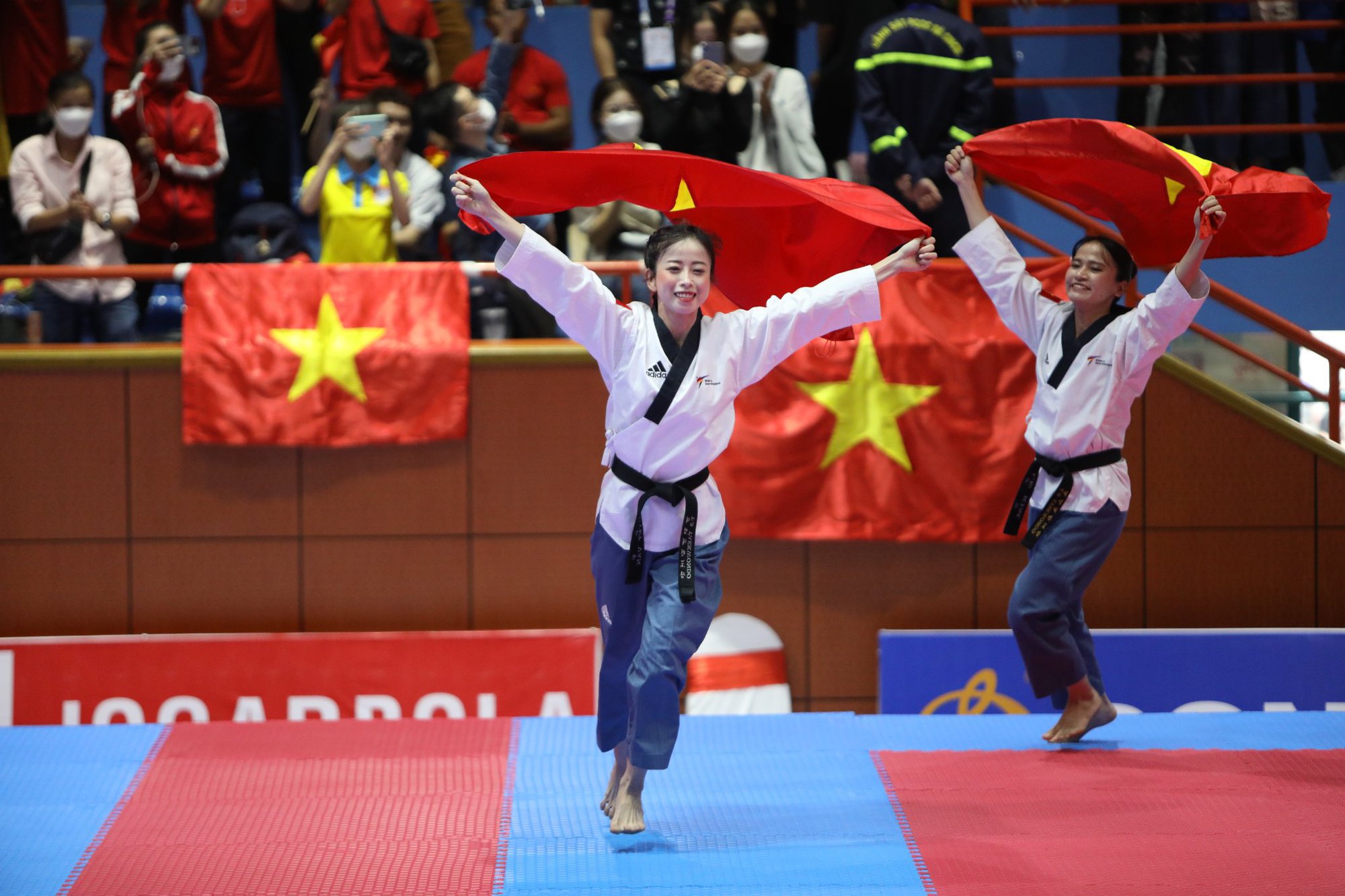 Clip: Bài thi giúp Châu Tuyết Vân và đồng đội đoạt HCV SEA Games - Ảnh 4. Clip: Bài thi giúp Châu Tuyết Vân và đồng đội đoạt HCV SEA Games - Ảnh 4.