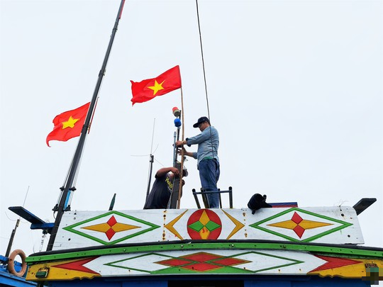 Ngư dân Thừa Thiên – Huế nhận 10.000 lá cờ Tổ quốc - Ảnh 11.