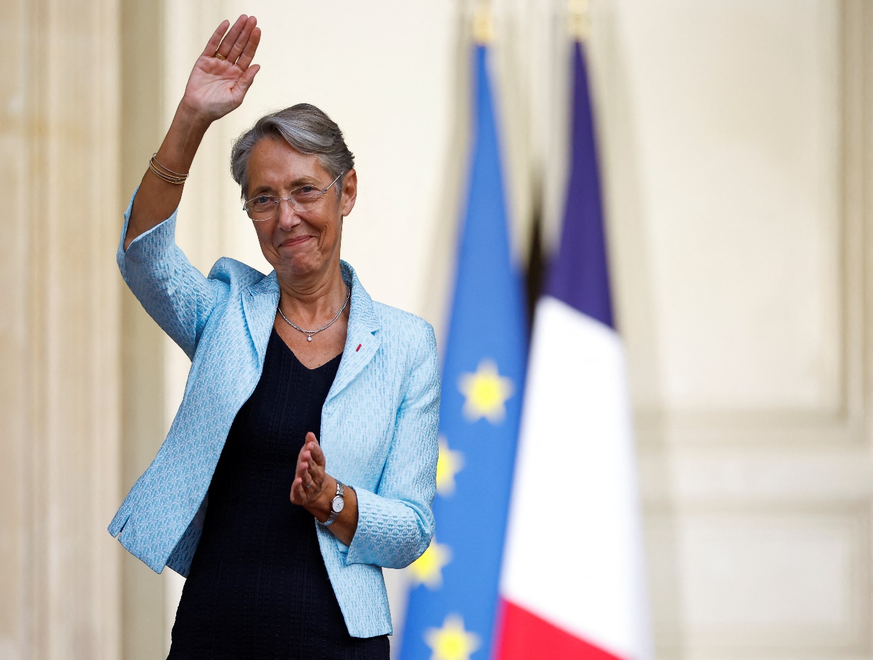Pháp có nữ thủ tướng đầu tiên sau 30 năm - Ảnh 1.