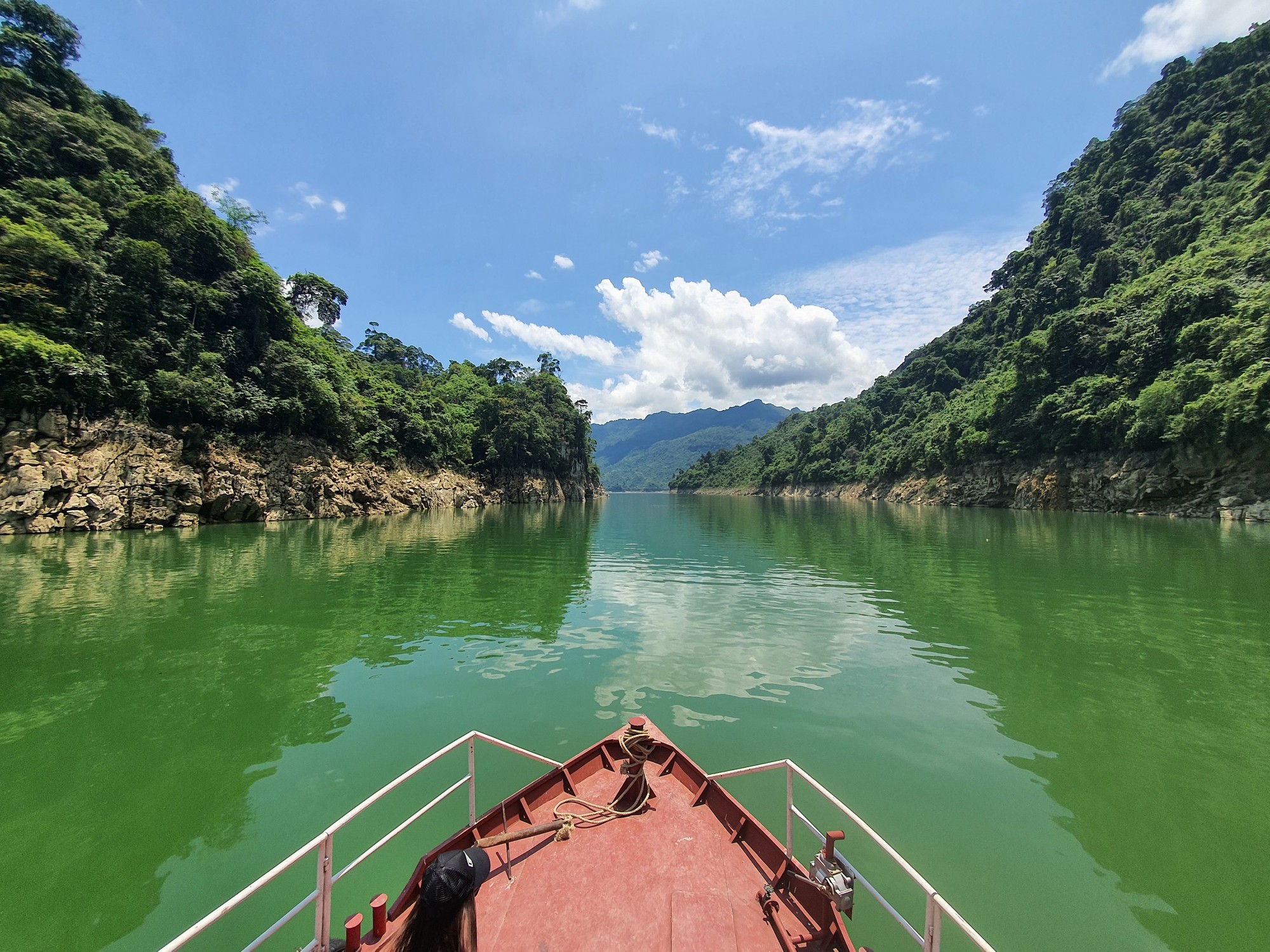 “Lạc trôi” trên dòng sông Gâm, nghe hát Then giữa đất trời Hà Giang, Tuyên Quang - Ảnh 1.