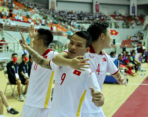 Futsal Việt Nam tiến gần tấm HCV - Ảnh 1.